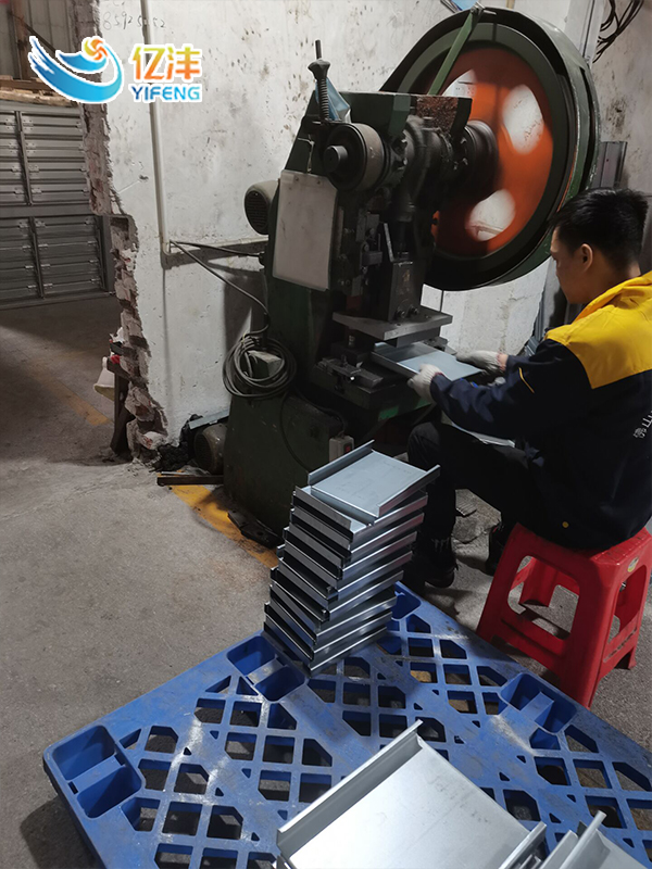產(chǎn)品沖床機